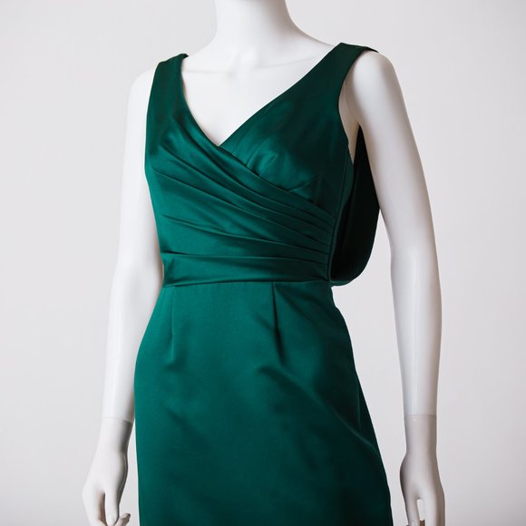 Vera Wang Forest Dark Green Gown - Picture 2 of 11